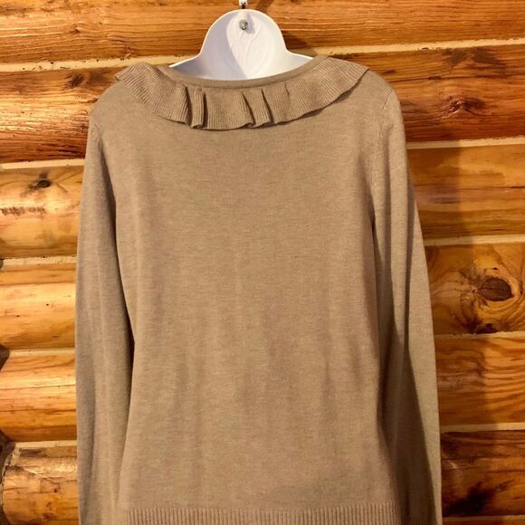 St. John’s Bay Beige Ruffle V-Neck Cardigan Sweater Medium - Picture 6 of 9